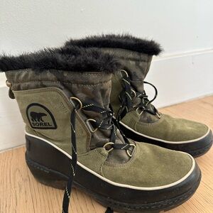 Sorel Olive Green Fur-Trim Lace-Up Winter Boots